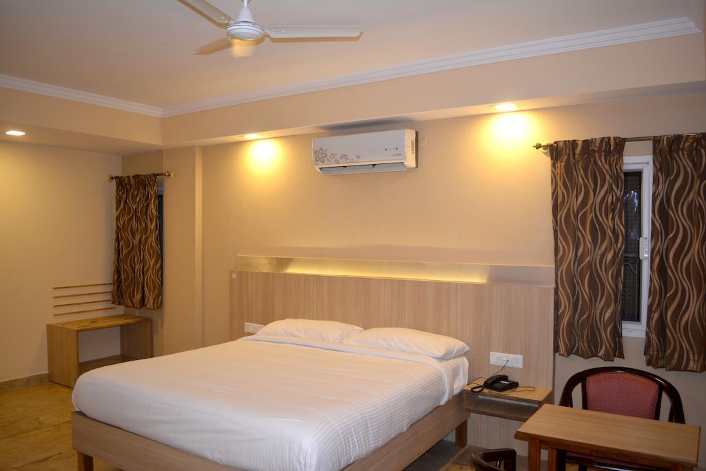 Hotel Royal Opera Bangalore Zimmer foto