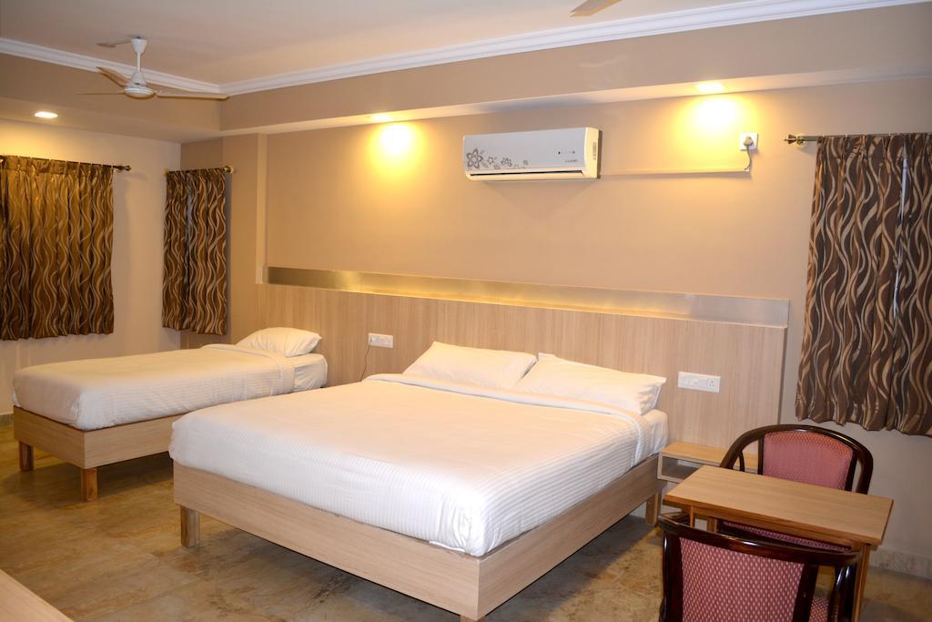 Hotel Royal Opera Bangalore Zimmer foto